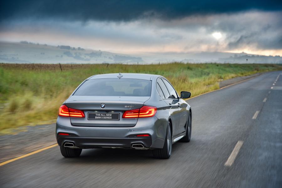  BMW 540i Sedan M Sport 2017 года  (ZA) (фото 23 из 40)